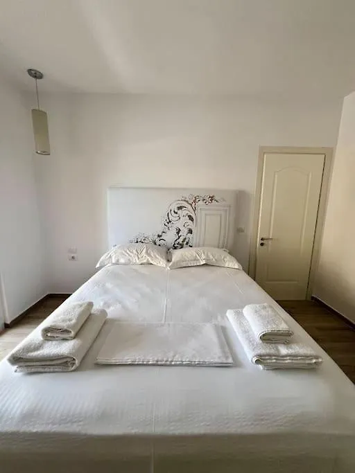 Seaside 2Br Apartment Durrës